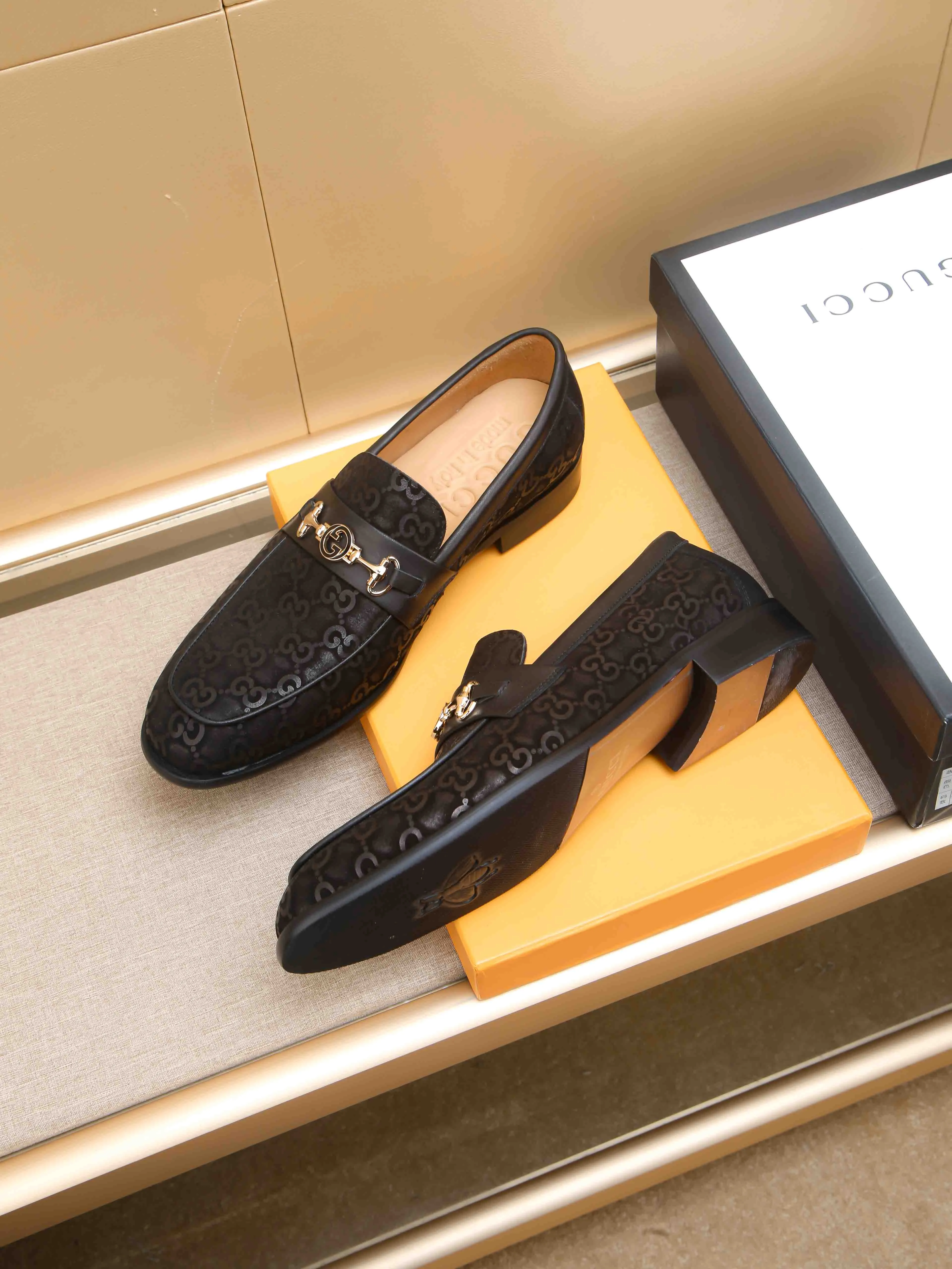 Men's men's shoes 💰460 🆘【GUCCI】Gucci ·🐂里· Hot-selling pea shoes top brand luxury, top quality, the latest fashion pea shoes.. The upper is made of original first-layer cowhide. (Full first-layer water-dyed 🐂 leather·inner). The original stylish and stylish soft rubber wear-resistant and non-slip outsole is light and comfortable on the foot, available in 3 colors! Matching code: 39-44 (customized at 39.45.46)
